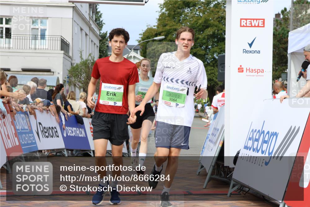31.08.2025 - 21. Blankeneser Heldenlauf Strokosch-Dieckow http://msf.ph/oto/8666284 31.08.2025 10:58:35 Ziel 3064, 3651, 3457 meine-sportfotos.de