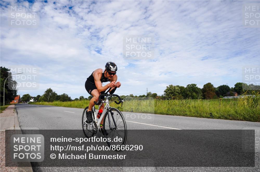 31.08.2025 - Elbe Triathlon Hamburg Michael Burmester http://msf.ph/oto/8666290 31.08.2025 10:27:21 Radfahren 1105, 1129 meine-sportfotos.de