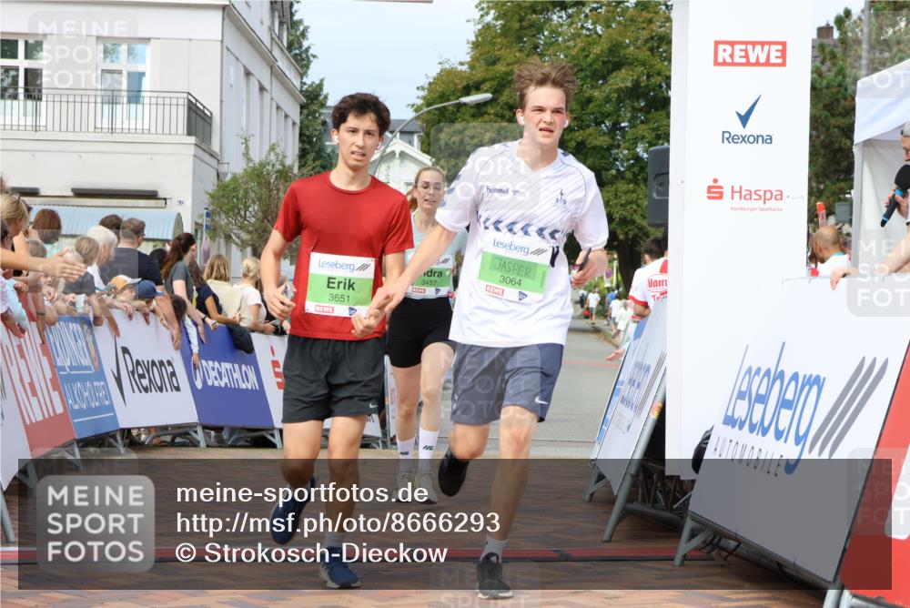 31.08.2025 - 21. Blankeneser Heldenlauf Strokosch-Dieckow http://msf.ph/oto/8666293 31.08.2025 10:58:35 Ziel 3064, 3651, 3457 meine-sportfotos.de