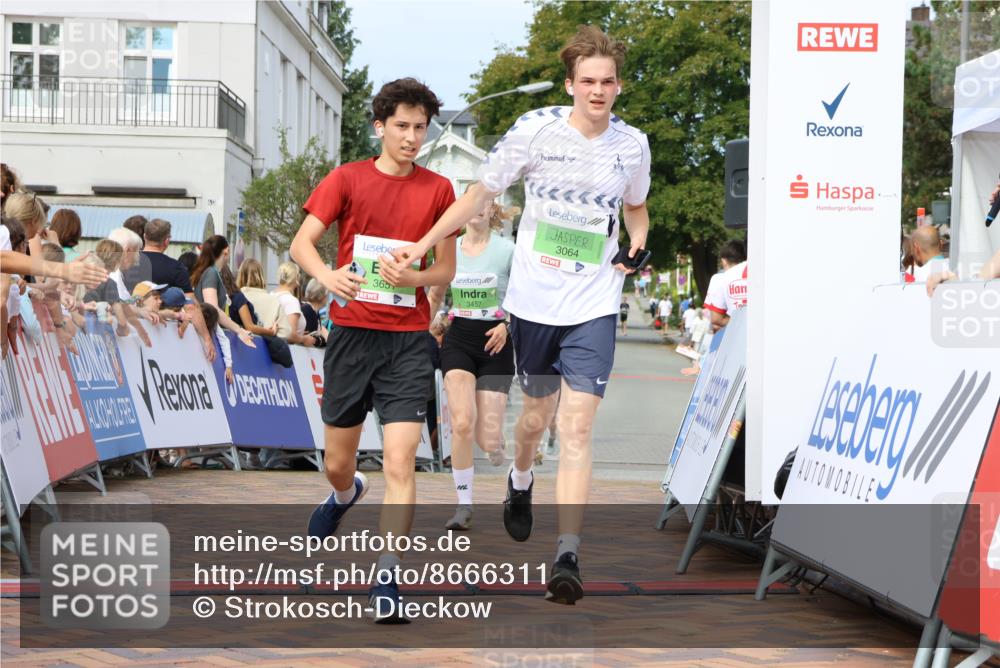 31.08.2025 - 21. Blankeneser Heldenlauf Strokosch-Dieckow http://msf.ph/oto/8666311 31.08.2025 10:58:35 Ziel 3064, 3651, 3457 meine-sportfotos.de