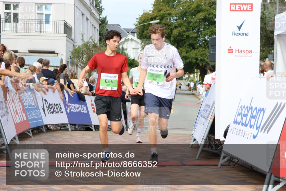 31.08.2025 - 21. Blankeneser Heldenlauf Strokosch-Dieckow http://msf.ph/oto/8666352 31.08.2025 10:58:35 Ziel 3064, 3651, 3457 meine-sportfotos.de