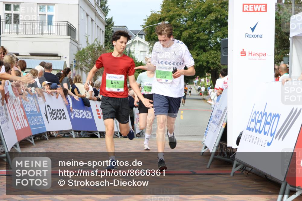 31.08.2025 - 21. Blankeneser Heldenlauf Strokosch-Dieckow http://msf.ph/oto/8666361 31.08.2025 10:58:35 Ziel 3064, 3651, 3457 meine-sportfotos.de