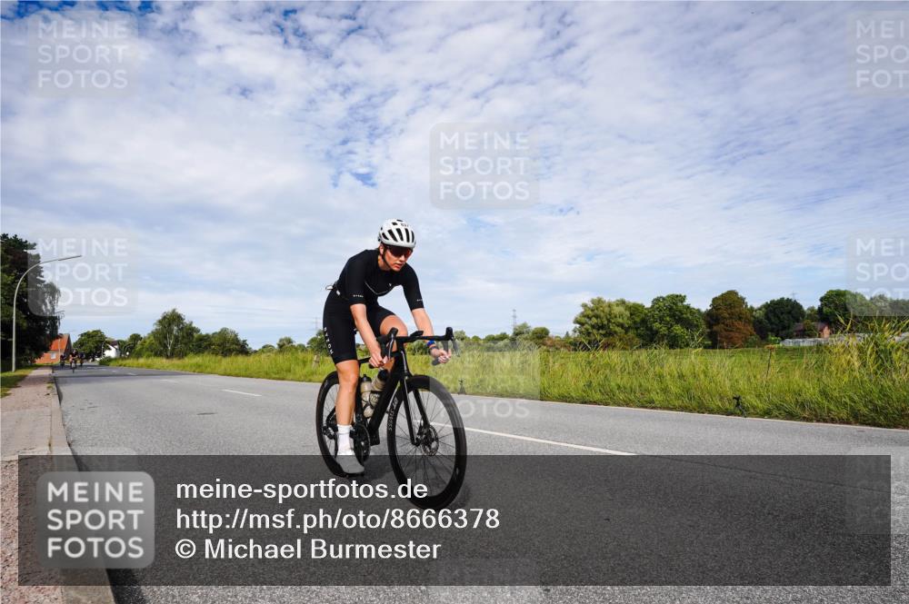 31.08.2025 - Elbe Triathlon Hamburg Michael Burmester http://msf.ph/oto/8666378 31.08.2025 10:29:23 Radfahren 667, 711, 837, 1183, 1196 meine-sportfotos.de