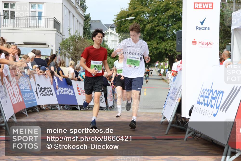 31.08.2025 - 21. Blankeneser Heldenlauf Strokosch-Dieckow http://msf.ph/oto/8666421 31.08.2025 10:58:34 Ziel 3064, 3651, 3457 meine-sportfotos.de
