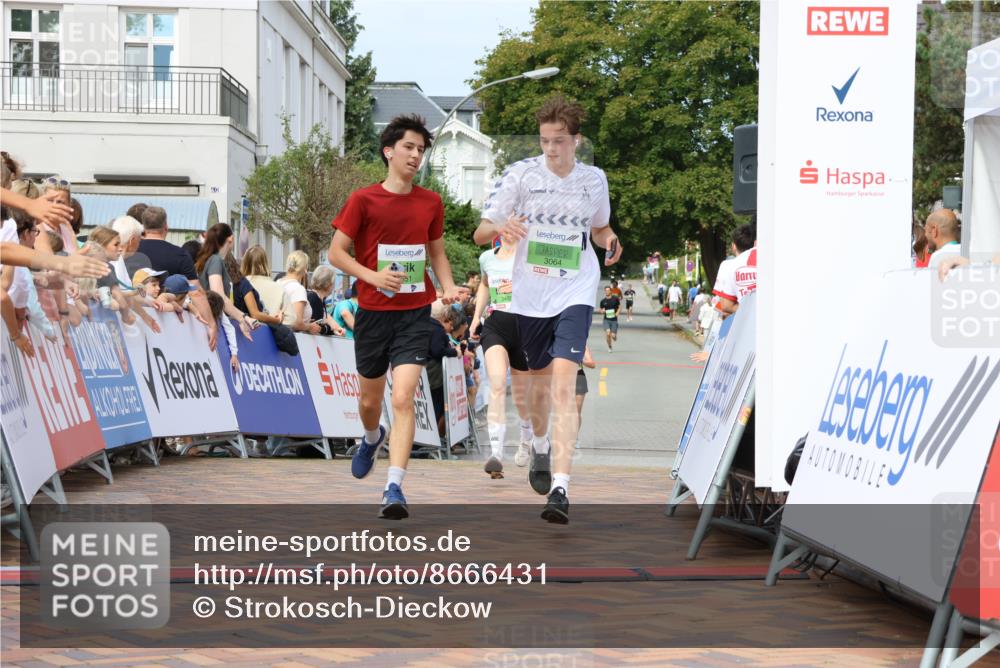 31.08.2025 - 21. Blankeneser Heldenlauf Strokosch-Dieckow http://msf.ph/oto/8666431 31.08.2025 10:58:34 Ziel 3064, 3651, 3457 meine-sportfotos.de