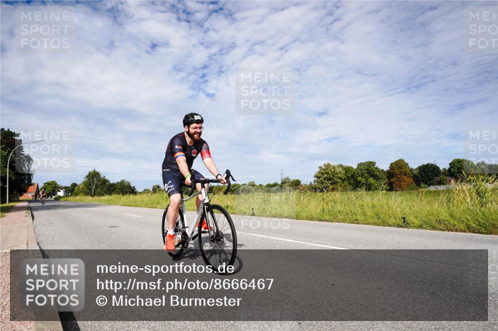 31.08.2025 - Elbe Triathlon Hamburg Michael Burmester http://msf.ph/oto/8666467 31.08.2025 10:31:16 Radfahren 1072, 1132, 1187 meine-sportfotos.de