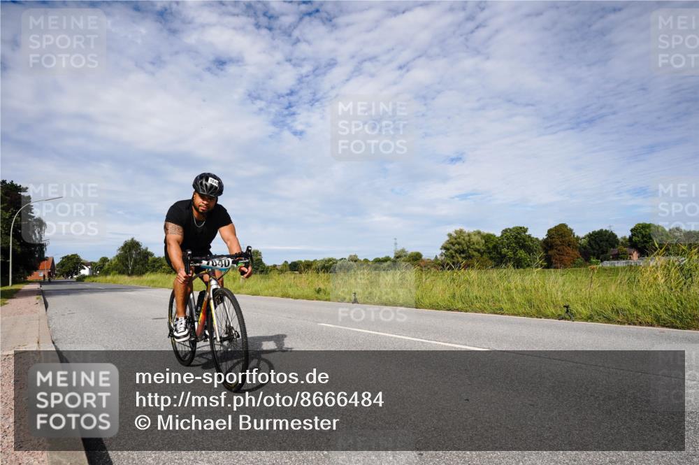 31.08.2025 - Elbe Triathlon Hamburg Michael Burmester http://msf.ph/oto/8666484 31.08.2025 10:31:38 Radfahren 1040, 1143 meine-sportfotos.de