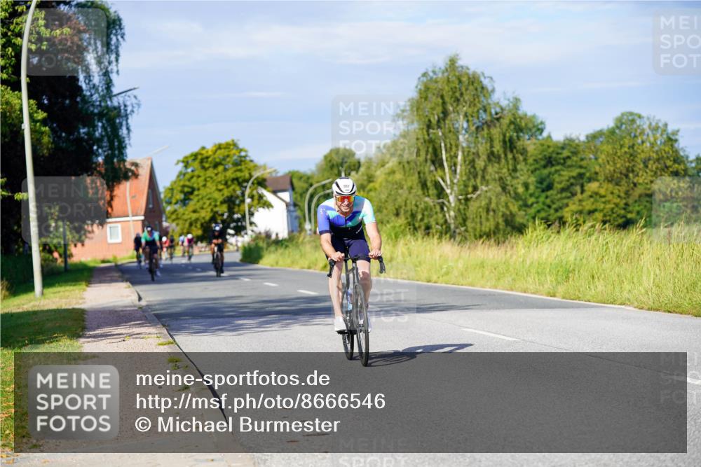 31.08.2025 - Elbe Triathlon Hamburg Michael Burmester http://msf.ph/oto/8666546 31.08.2025 09:37:17 Radfahren 254, 325, 474, 557, 638, 918 meine-sportfotos.de