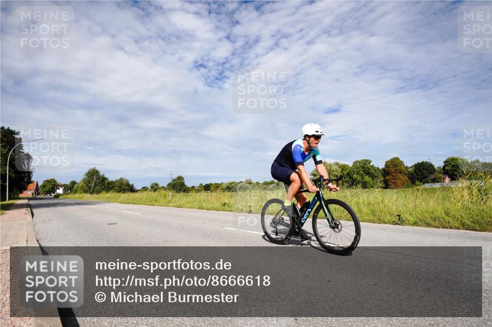 31.08.2025 - Elbe Triathlon Hamburg Michael Burmester http://msf.ph/oto/8666618 31.08.2025 10:33:57 Radfahren 874, 1025, 1238 meine-sportfotos.de