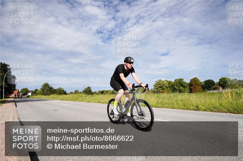 31.08.2025 - Elbe Triathlon Hamburg Michael Burmester http://msf.ph/oto/8666622 31.08.2025 10:34:08 Radfahren 909, 1090, 1136, 1190, 1225 meine-sportfotos.de