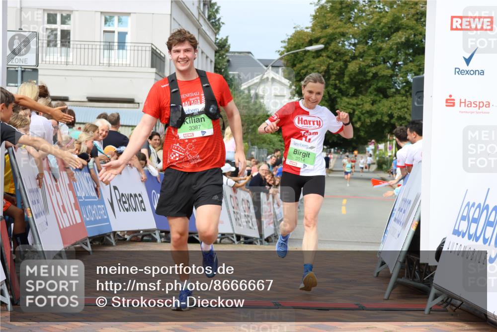 31.08.2025 - 21. Blankeneser Heldenlauf Strokosch-Dieckow http://msf.ph/oto/8666667 31.08.2025 10:58:08 Ziel 3389, 3514, 3425, 3387 meine-sportfotos.de