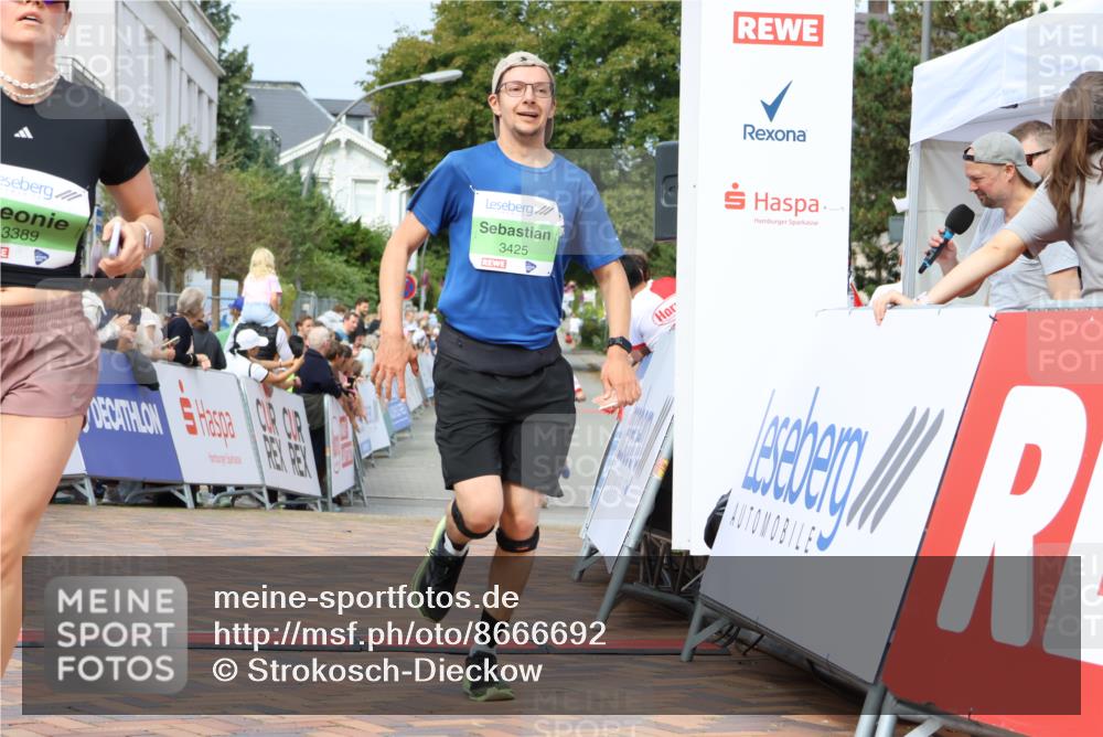 31.08.2025 - 21. Blankeneser Heldenlauf Strokosch-Dieckow http://msf.ph/oto/8666692 31.08.2025 10:58:03 Ziel 3389, 3460, 3425, 3387 meine-sportfotos.de
