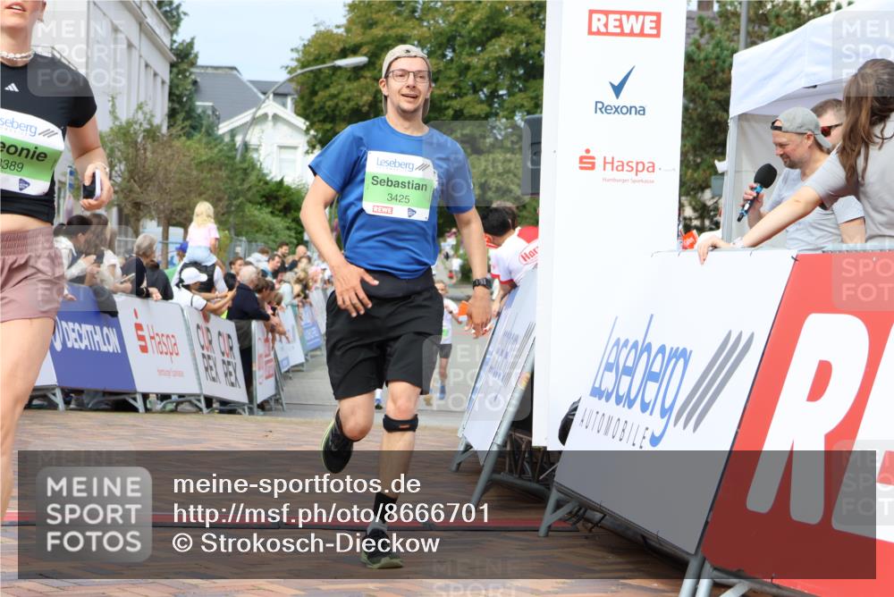 31.08.2025 - 21. Blankeneser Heldenlauf Strokosch-Dieckow http://msf.ph/oto/8666701 31.08.2025 10:58:03 Ziel 3389, 3460, 3425, 3387 meine-sportfotos.de