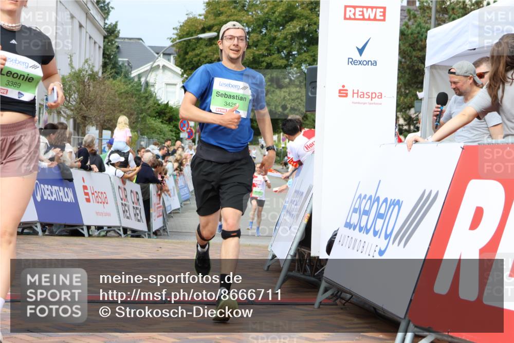 31.08.2025 - 21. Blankeneser Heldenlauf Strokosch-Dieckow http://msf.ph/oto/8666711 31.08.2025 10:58:03 Ziel 3389, 3460, 3425, 3387 meine-sportfotos.de