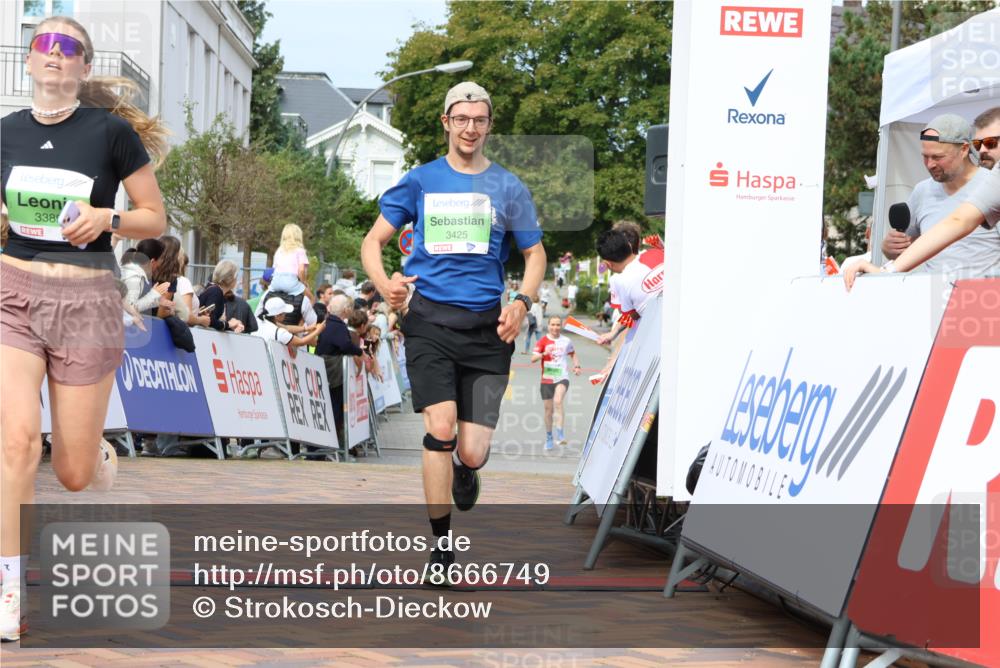 31.08.2025 - 21. Blankeneser Heldenlauf Strokosch-Dieckow http://msf.ph/oto/8666749 31.08.2025 10:58:03 Ziel 3389, 3460, 3425, 3387 meine-sportfotos.de