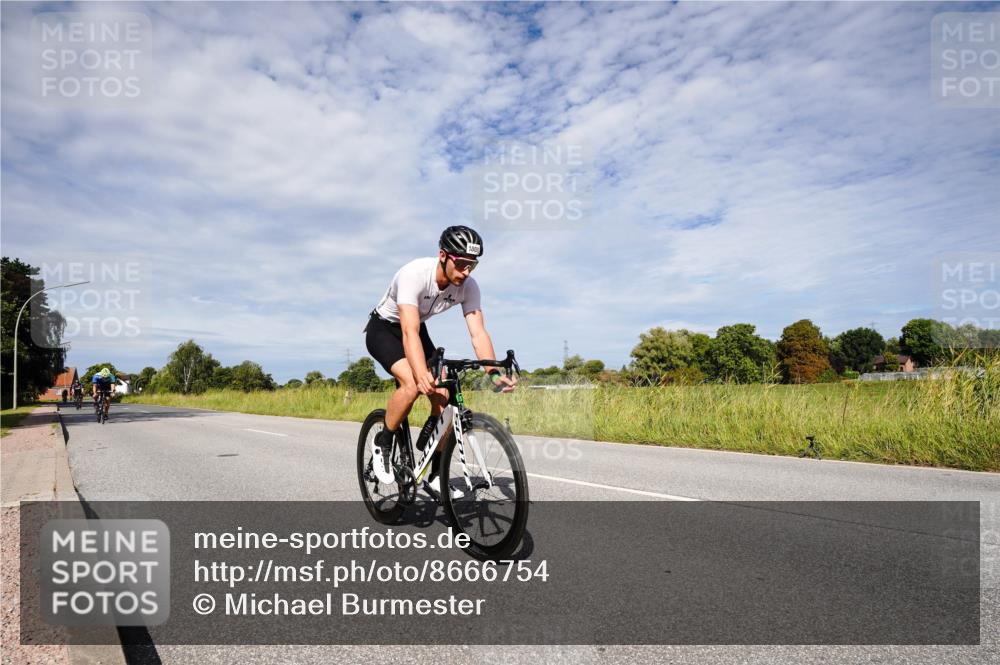 31.08.2025 - Elbe Triathlon Hamburg Michael Burmester http://msf.ph/oto/8666754 31.08.2025 10:36:14 Radfahren 807, 1000, 1001, 1009, 1114, 1245 meine-sportfotos.de