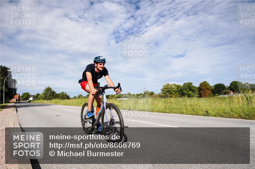 31.08.2025 - Elbe Triathlon Hamburg Michael Burmester http://msf.ph/oto/8666769 31.08.2025 10:36:29 Radfahren 877, 1007, 1012 meine-sportfotos.de