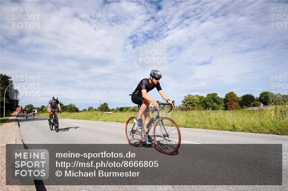 31.08.2025 - Elbe Triathlon Hamburg Michael Burmester http://msf.ph/oto/8666805 31.08.2025 10:36:59 Radfahren 796, 810, 814, 816, 892, 939, 953, 1085, 1194, 1207 meine-sportfotos.de