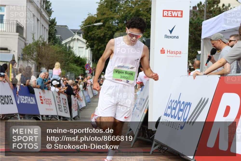 31.08.2025 - 21. Blankeneser Heldenlauf Strokosch-Dieckow http://msf.ph/oto/8666819 31.08.2025 10:57:55 Ziel 3421, 3460, 3539 meine-sportfotos.de