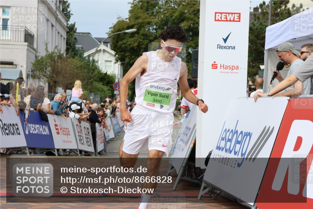 31.08.2025 - 21. Blankeneser Heldenlauf Strokosch-Dieckow http://msf.ph/oto/8666828 31.08.2025 10:57:55 Ziel 3421, 3460, 3539 meine-sportfotos.de