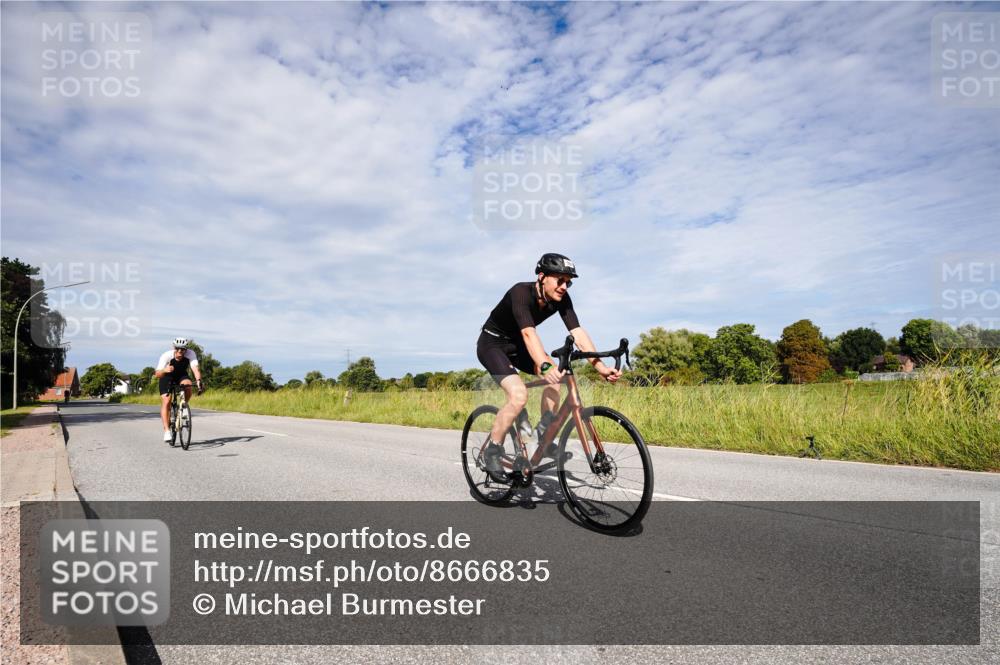 31.08.2025 - Elbe Triathlon Hamburg Michael Burmester http://msf.ph/oto/8666835 31.08.2025 10:37:17 Radfahren 880, 984, 1052, 1192 meine-sportfotos.de
