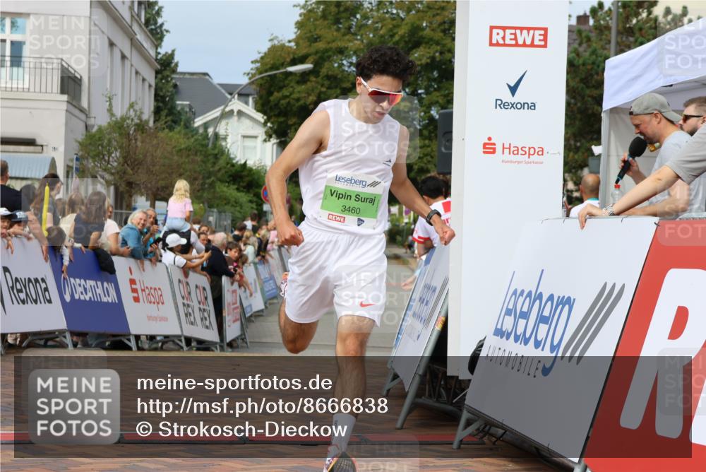 31.08.2025 - 21. Blankeneser Heldenlauf Strokosch-Dieckow http://msf.ph/oto/8666838 31.08.2025 10:57:55 Ziel 3421, 3460, 3539 meine-sportfotos.de