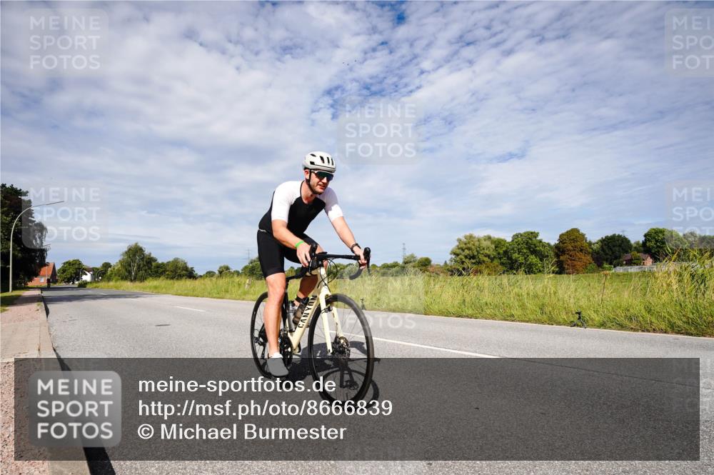 31.08.2025 - Elbe Triathlon Hamburg Michael Burmester http://msf.ph/oto/8666839 31.08.2025 10:37:18 Radfahren 907, 984, 1052, 1192 meine-sportfotos.de