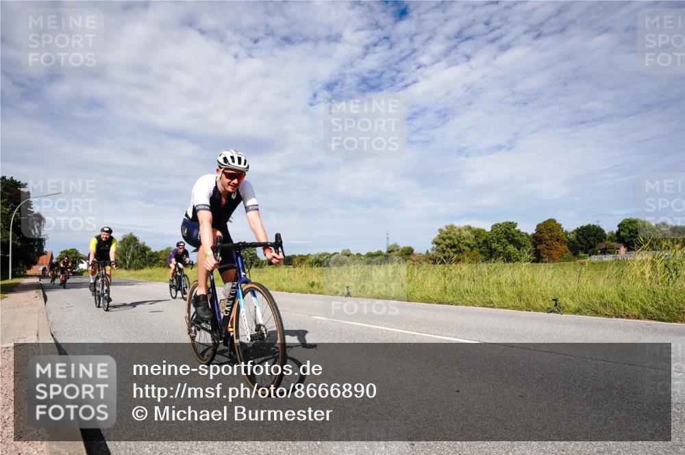 31.08.2025 - Elbe Triathlon Hamburg Michael Burmester http://msf.ph/oto/8666890 31.08.2025 10:38:18 Radfahren 824, 832, 844, 965, 1016, 1047, 1048, 1152 meine-sportfotos.de