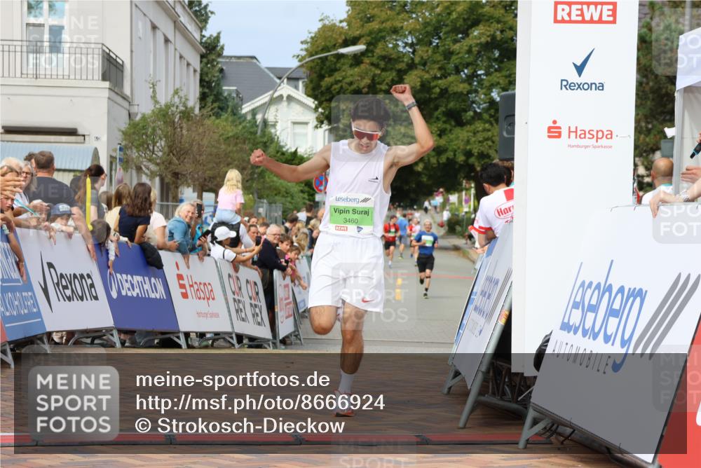 31.08.2025 - 21. Blankeneser Heldenlauf Strokosch-Dieckow http://msf.ph/oto/8666924 31.08.2025 10:57:55 Ziel 3421, 3460, 3539 meine-sportfotos.de