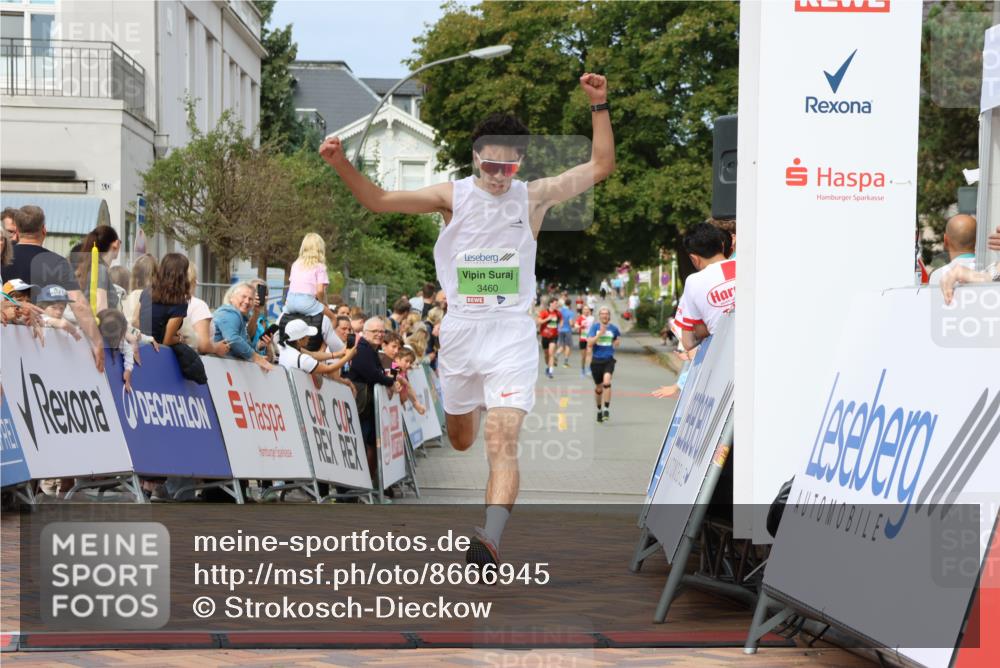 31.08.2025 - 21. Blankeneser Heldenlauf Strokosch-Dieckow http://msf.ph/oto/8666945 31.08.2025 10:57:54 Ziel 3421, 3460, 3539 meine-sportfotos.de