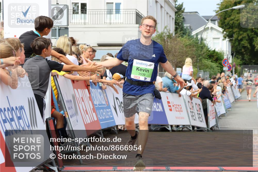 31.08.2025 - 21. Blankeneser Heldenlauf Strokosch-Dieckow http://msf.ph/oto/8666954 31.08.2025 10:57:51 Ziel 3559, 3421, 3460, 3539 meine-sportfotos.de