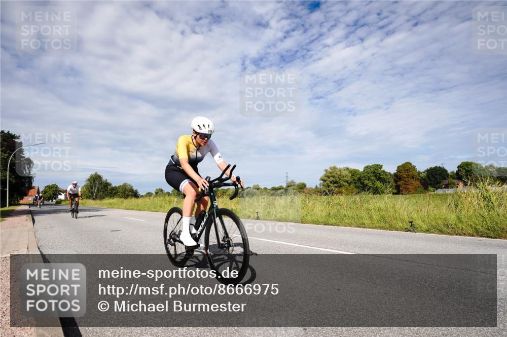 31.08.2025 - Elbe Triathlon Hamburg Michael Burmester http://msf.ph/oto/8666975 31.08.2025 10:39:35 Radfahren 812, 836, 937, 1037, 1075, 1091, 1107 meine-sportfotos.de