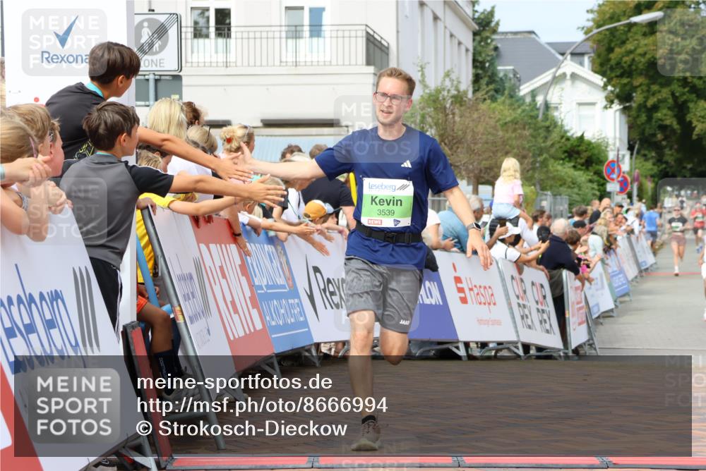 31.08.2025 - 21. Blankeneser Heldenlauf Strokosch-Dieckow http://msf.ph/oto/8666994 31.08.2025 10:57:51 Ziel 3559, 3421, 3460, 3539 meine-sportfotos.de