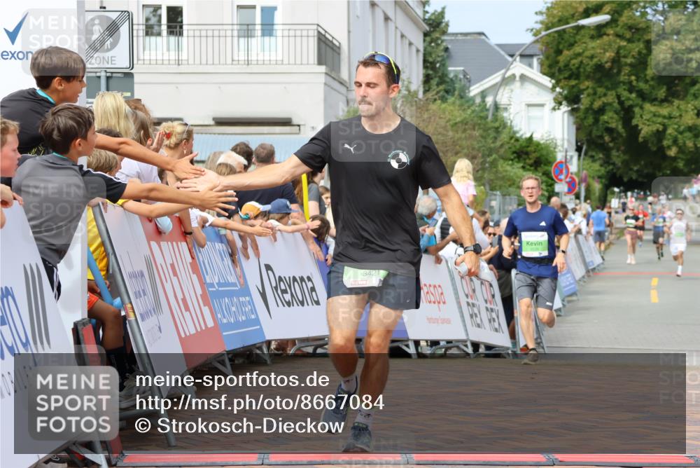 31.08.2025 - 21. Blankeneser Heldenlauf Strokosch-Dieckow http://msf.ph/oto/8667084 31.08.2025 10:57:48 Ziel 3559, 3421, 3539 meine-sportfotos.de