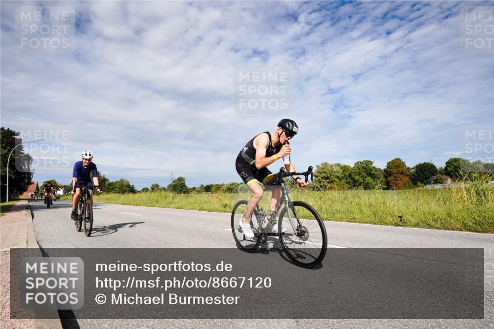 31.08.2025 - Elbe Triathlon Hamburg Michael Burmester http://msf.ph/oto/8667120 31.08.2025 10:42:30 Radfahren 954, 973, 1008, 1026, 1055, 1160, 1303, 1321, 1323 meine-sportfotos.de