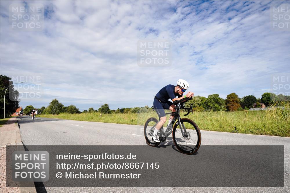 31.08.2025 - Elbe Triathlon Hamburg Michael Burmester http://msf.ph/oto/8667145 31.08.2025 10:42:43 Radfahren 863, 966, 1013, 1074, 1154 meine-sportfotos.de