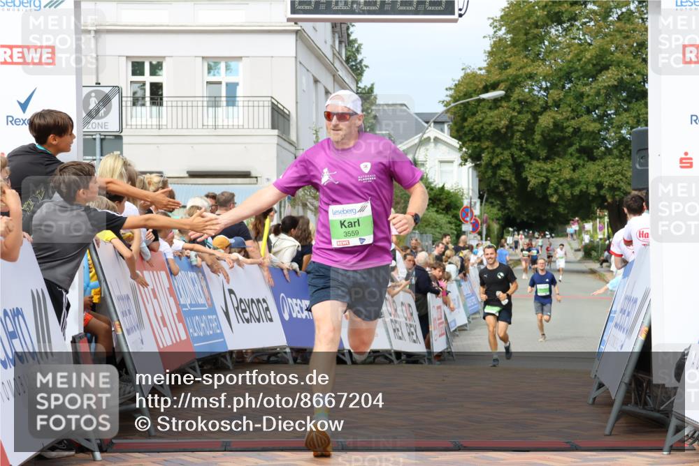 31.08.2025 - 21. Blankeneser Heldenlauf Strokosch-Dieckow http://msf.ph/oto/8667204 31.08.2025 10:57:44 Ziel 3559, 3421, 3045 meine-sportfotos.de