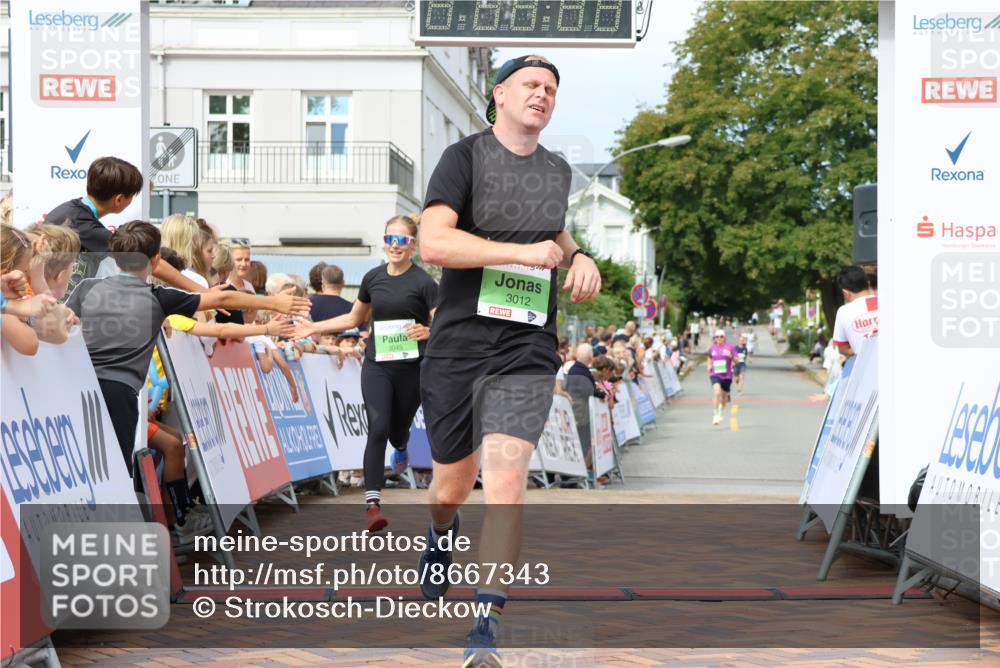 31.08.2025 - 21. Blankeneser Heldenlauf Strokosch-Dieckow http://msf.ph/oto/8667343 31.08.2025 10:57:36 Ziel 3212, 3045, 3012 meine-sportfotos.de
