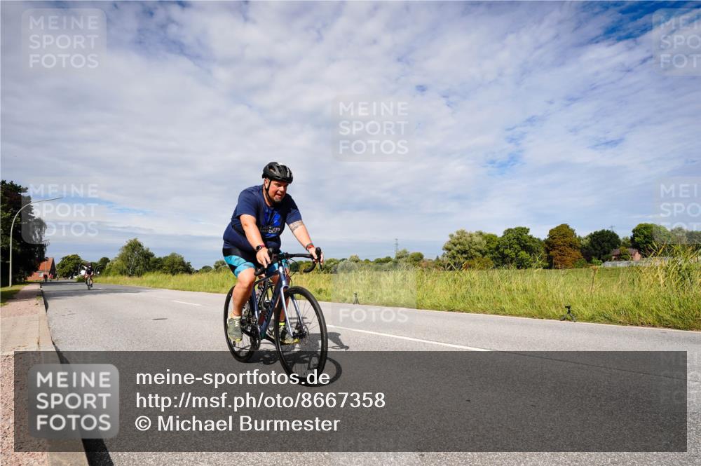 31.08.2025 - Elbe Triathlon Hamburg Michael Burmester http://msf.ph/oto/8667358 31.08.2025 10:47:19 Radfahren 876, 1168, 1172, 1300, 1311 meine-sportfotos.de