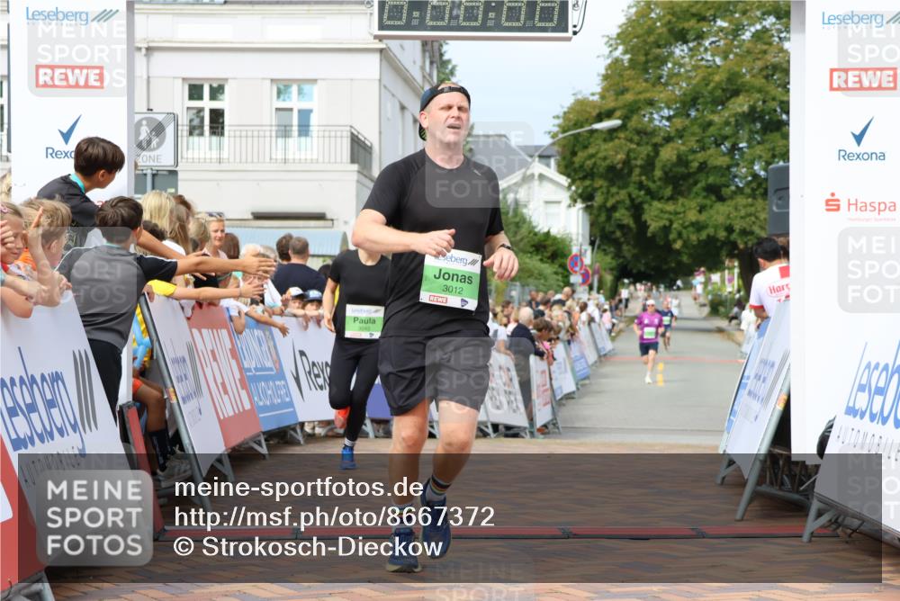 31.08.2025 - 21. Blankeneser Heldenlauf Strokosch-Dieckow http://msf.ph/oto/8667372 31.08.2025 10:57:36 Ziel 3212, 3045, 3012 meine-sportfotos.de