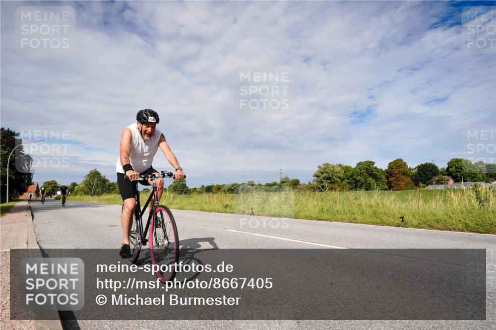 31.08.2025 - Elbe Triathlon Hamburg Michael Burmester http://msf.ph/oto/8667405 31.08.2025 10:48:16 Radfahren 1225, 1336, 1340 meine-sportfotos.de