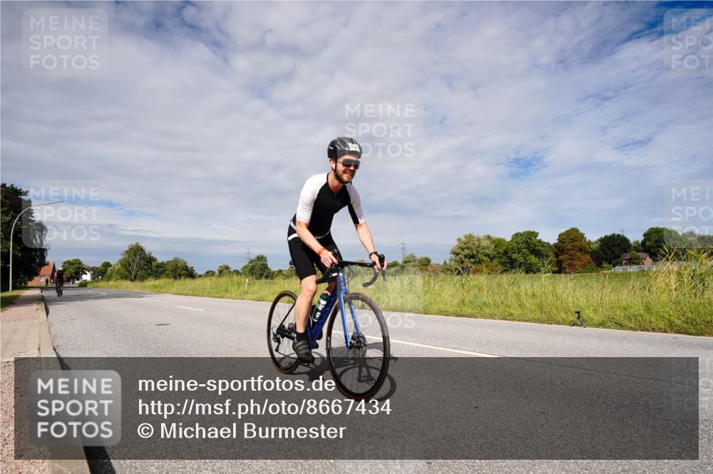 31.08.2025 - Elbe Triathlon Hamburg Michael Burmester http://msf.ph/oto/8667434 31.08.2025 10:48:53 Radfahren 1119 meine-sportfotos.de