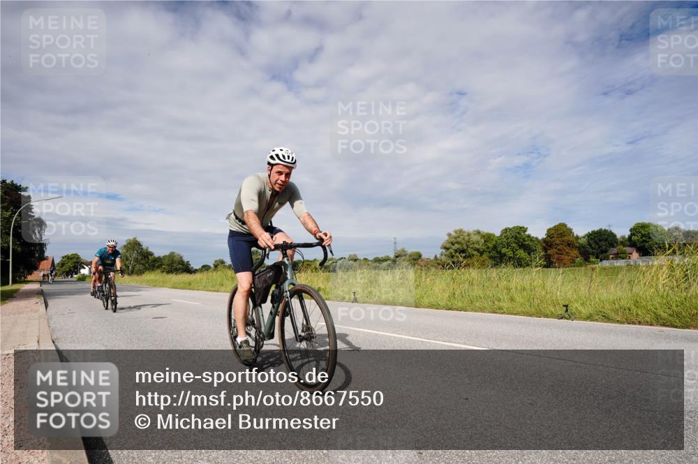 31.08.2025 - Elbe Triathlon Hamburg Michael Burmester http://msf.ph/oto/8667550 31.08.2025 10:51:29 Radfahren 874, 1199, 1229, 1419 meine-sportfotos.de