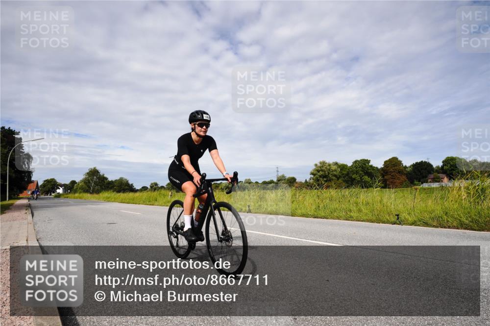 31.08.2025 - Elbe Triathlon Hamburg Michael Burmester http://msf.ph/oto/8667711 31.08.2025 10:54:58 Radfahren 1380, 1382, 1390, 1395 meine-sportfotos.de