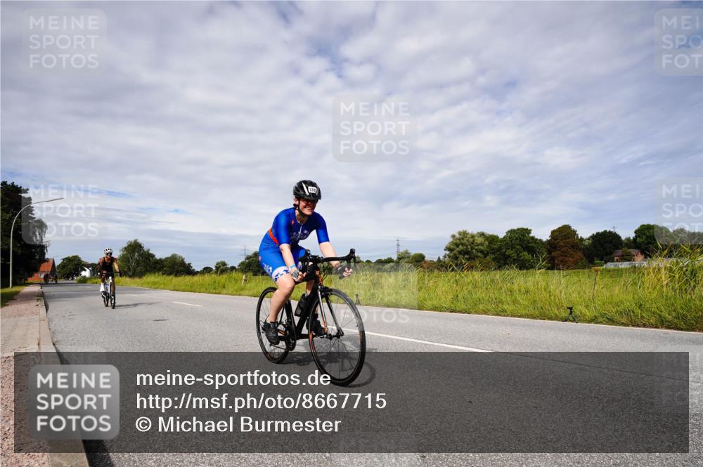31.08.2025 - Elbe Triathlon Hamburg Michael Burmester http://msf.ph/oto/8667715 31.08.2025 10:55:03 Radfahren 1390, 1395 meine-sportfotos.de