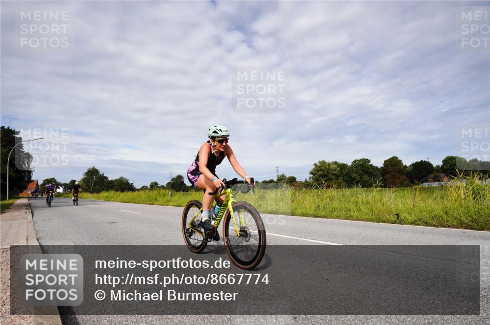 31.08.2025 - Elbe Triathlon Hamburg Michael Burmester http://msf.ph/oto/8667774 31.08.2025 10:56:32 Radfahren 1266, 1346, 1366, 1374, 1406, 1409, 1475 meine-sportfotos.de