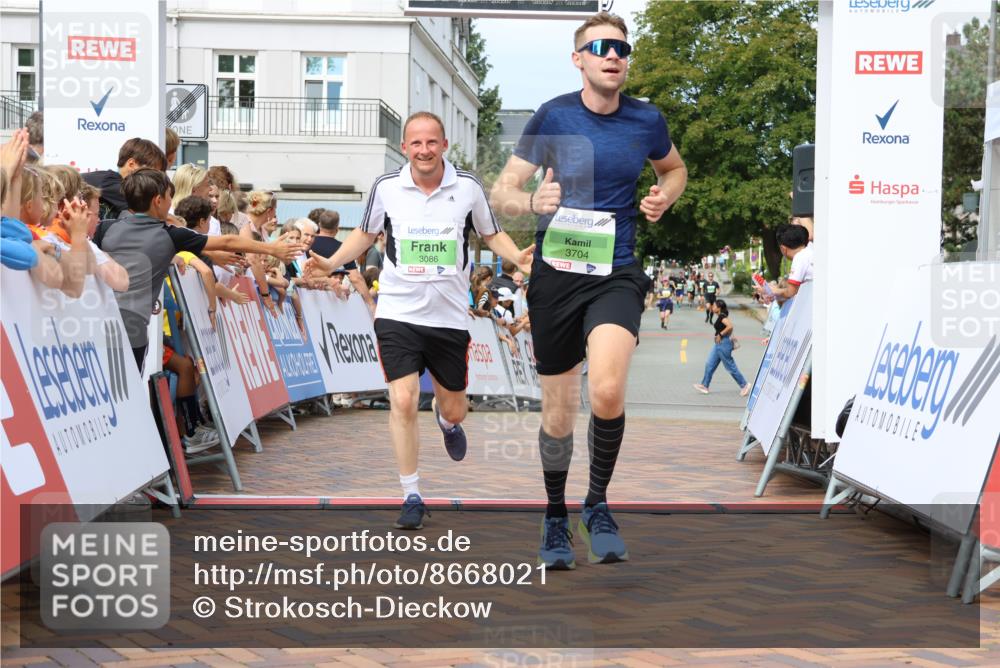 31.08.2025 - 21. Blankeneser Heldenlauf Strokosch-Dieckow http://msf.ph/oto/8668021 31.08.2025 10:56:43 Ziel 3399, 3704, 3394, 3086 meine-sportfotos.de