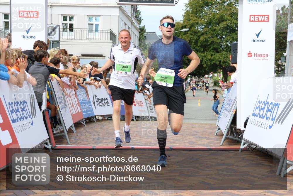 31.08.2025 - 21. Blankeneser Heldenlauf Strokosch-Dieckow http://msf.ph/oto/8668040 31.08.2025 10:56:43 Ziel 3399, 3704, 3394, 3086 meine-sportfotos.de