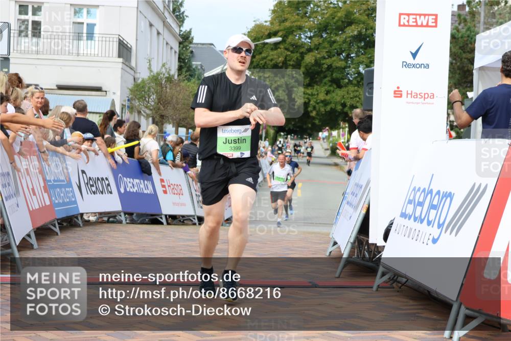 31.08.2025 - 21. Blankeneser Heldenlauf Strokosch-Dieckow http://msf.ph/oto/8668216 31.08.2025 10:56:37 Ziel 3378, 3399, 3704, 3394 meine-sportfotos.de