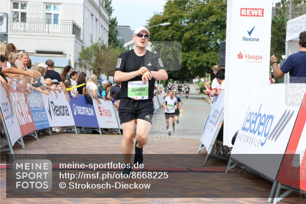 31.08.2025 - 21. Blankeneser Heldenlauf Strokosch-Dieckow http://msf.ph/oto/8668225 31.08.2025 10:56:37 Ziel 3378, 3399, 3704, 3394 meine-sportfotos.de
